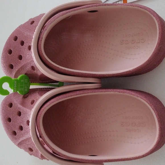 Crocs Girl's Baya Glitter Clog. J13 - Picture 9 of 12